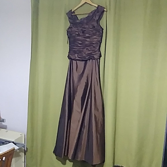 JS COLLECTIONS LONG BROWN SATIN FORMAL DRESS SIZE 10 - Picture 10 of 16